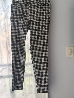 Soho Apparel Black & White Houndstooth Slim Dress Pants